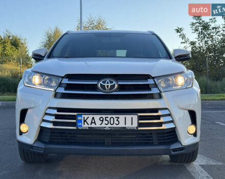 Белый Тойота Хайлендер, объемом двигателя 3.46 л и пробегом 149 тыс. км за 32700 $, фото 1 на Automoto.ua