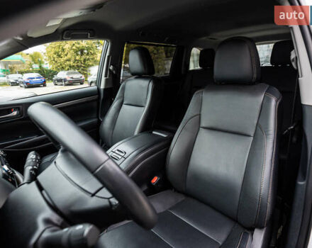 Белый Тойота Хайлендер, объемом двигателя 3.46 л и пробегом 26 тыс. км за 37950 $, фото 43 на Automoto.ua