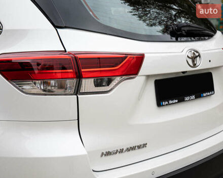 Белый Тойота Хайлендер, объемом двигателя 3.46 л и пробегом 26 тыс. км за 37950 $, фото 23 на Automoto.ua