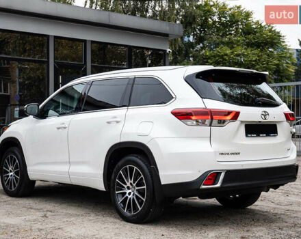 Белый Тойота Хайлендер, объемом двигателя 3.46 л и пробегом 26 тыс. км за 37950 $, фото 9 на Automoto.ua