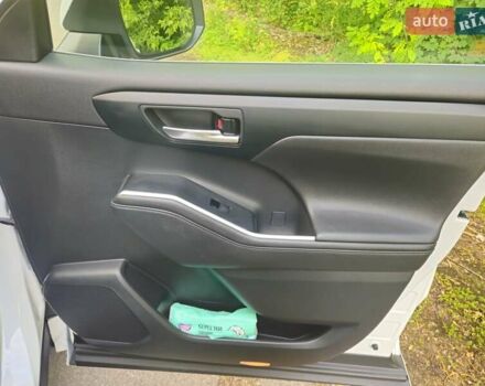 Белый Тойота Хайлендер, объемом двигателя 3.46 л и пробегом 93 тыс. км за 38000 $, фото 6 на Automoto.ua