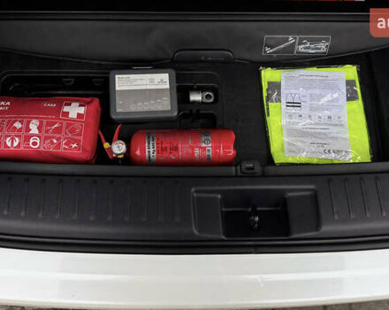 Білий Тойота Хайлендер, об'ємом двигуна 3.46 л та пробігом 49 тис. км за 44400 $, фото 30 на Automoto.ua