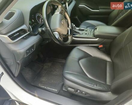 Белый Тойота Хайлендер, объемом двигателя 3.46 л и пробегом 93 тыс. км за 38000 $, фото 7 на Automoto.ua