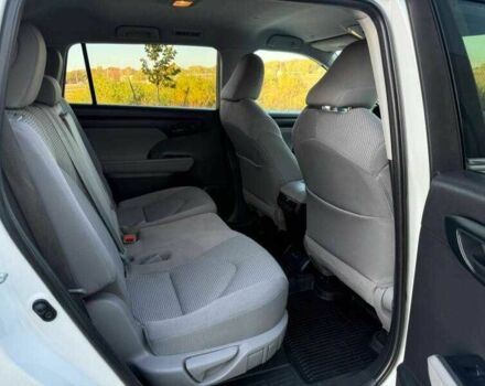 Білий Тойота Хайлендер, об'ємом двигуна 3.5 л та пробігом 33 тис. км за 13000 $, фото 8 на Automoto.ua