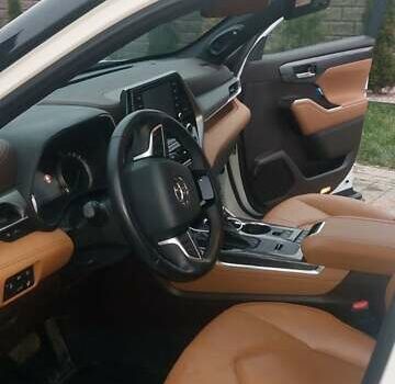 Білий Тойота Хайлендер, об'ємом двигуна 2.49 л та пробігом 20 тис. км за 62000 $, фото 5 на Automoto.ua