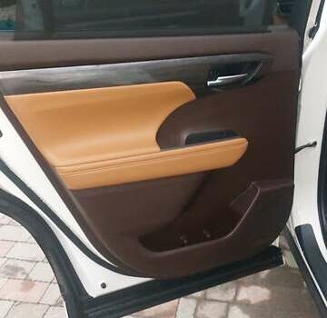 Білий Тойота Хайлендер, об'ємом двигуна 2.49 л та пробігом 20 тис. км за 62000 $, фото 11 на Automoto.ua