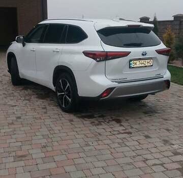 Білий Тойота Хайлендер, об'ємом двигуна 2.49 л та пробігом 20 тис. км за 62000 $, фото 2 на Automoto.ua