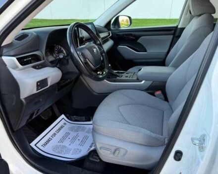 Білий Тойота Хайлендер, об'ємом двигуна 3.5 л та пробігом 33 тис. км за 13000 $, фото 4 на Automoto.ua