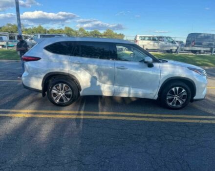 Белый Тойота Хайлендер, объемом двигателя 2.5 л и пробегом 12 тыс. км за 28750 $, фото 3 на Automoto.ua