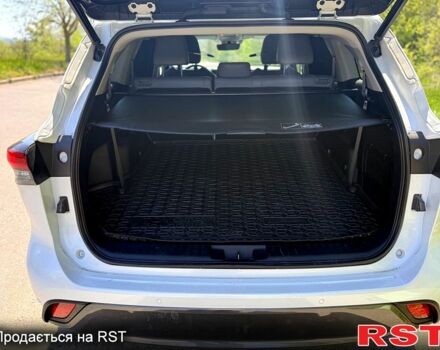 Белый Тойота Хайлендер, объемом двигателя 2.5 л и пробегом 41 тыс. км за 56500 $, фото 1 на Automoto.ua