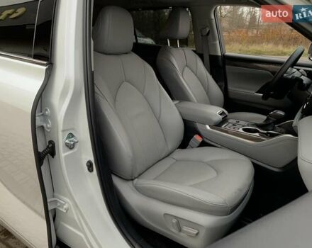 Белый Тойота Хайлендер, объемом двигателя 2.5 л и пробегом 13 тыс. км за 56999 $, фото 38 на Automoto.ua