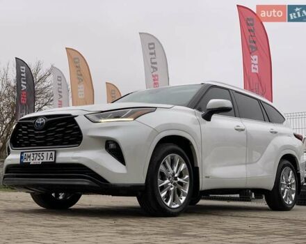 Белый Тойота Хайлендер, объемом двигателя 2.5 л и пробегом 13 тыс. км за 56999 $, фото 2 на Automoto.ua