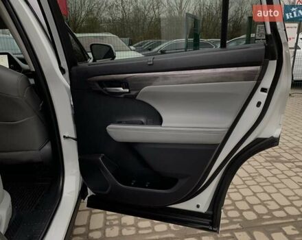 Белый Тойота Хайлендер, объемом двигателя 2.5 л и пробегом 13 тыс. км за 56999 $, фото 32 на Automoto.ua