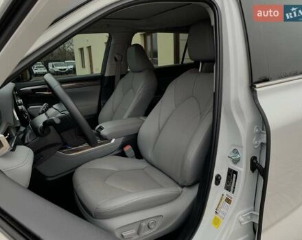 Белый Тойота Хайлендер, объемом двигателя 2.5 л и пробегом 13 тыс. км за 56999 $, фото 24 на Automoto.ua