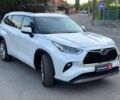 Білий Тойота Хайлендер, об'ємом двигуна 2 л та пробігом 1 тис. км за 56990 $, фото 2 на Automoto.ua
