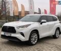 Белый Тойота Хайлендер, объемом двигателя 2.5 л и пробегом 13 тыс. км за 56999 $, фото 1 на Automoto.ua
