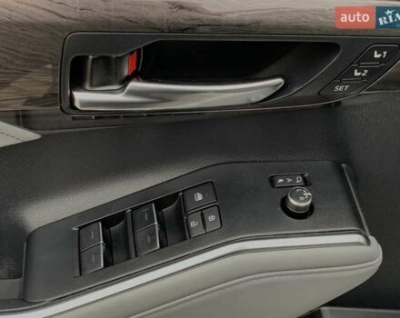 Белый Тойота Хайлендер, объемом двигателя 2.5 л и пробегом 13 тыс. км за 56999 $, фото 44 на Automoto.ua