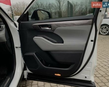 Белый Тойота Хайлендер, объемом двигателя 2.5 л и пробегом 13 тыс. км за 56999 $, фото 36 на Automoto.ua