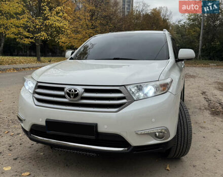 Белый Тойота Хайлендер, объемом двигателя 3.5 л и пробегом 178 тыс. км за 16200 $, фото 1 на Automoto.ua