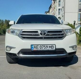 Белый Тойота Хайлендер, объемом двигателя 3.46 л и пробегом 200 тыс. км за 15500 $, фото 1 на Automoto.ua