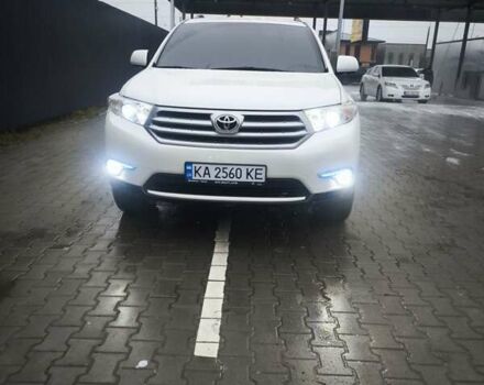 Белый Тойота Хайлендер, объемом двигателя 3.46 л и пробегом 200 тыс. км за 18500 $, фото 1 на Automoto.ua
