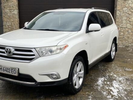 Белый Тойота Хайлендер, объемом двигателя 3.5 л и пробегом 185 тыс. км за 17800 $, фото 1 на Automoto.ua