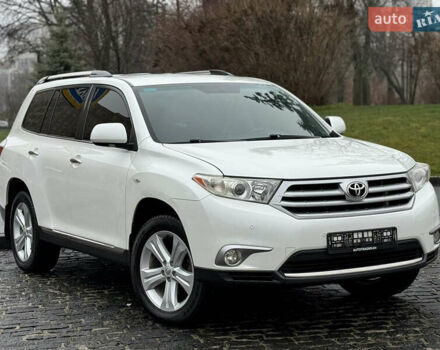 Белый Тойота Хайлендер, объемом двигателя 3.46 л и пробегом 205 тыс. км за 14200 $, фото 1 на Automoto.ua