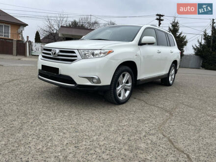 Тойота Хайлендер 2012 у Чернівцях на Automoto.ua Білий Тойота Хайлендер, об'ємом двигуна 3.46 л та пробігом 165 тис. км за 16000 $, фото 1 на Automoto.ua