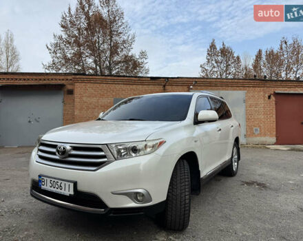 Белый Тойота Хайлендер, объемом двигателя 3.46 л и пробегом 172 тыс. км за 22000 $, фото 1 на Automoto.ua