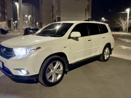 Белый Тойота Хайлендер, объемом двигателя 3.5 л и пробегом 181 тыс. км за 17900 $, фото 1 на Automoto.ua