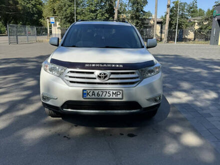 Белый Тойота Хайлендер, объемом двигателя 3.46 л и пробегом 200 тыс. км за 16000 $, фото 1 на Automoto.ua