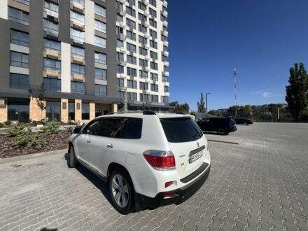 Білий Тойота Хайлендер, об'ємом двигуна 3.5 л та пробігом 250 тис. км за 17500 $, фото 1 на Automoto.ua
