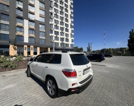 Белый Тойота Хайлендер, объемом двигателя 3.5 л и пробегом 250 тыс. км за 17500 $, фото 1 на Automoto.ua