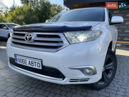 Белый Тойота Хайлендер, объемом двигателя 2.7 л и пробегом 175 тыс. км за 14000 $, фото 1 на Automoto.ua