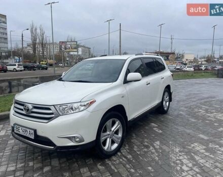 Белый Тойота Хайлендер, объемом двигателя 3.5 л и пробегом 280 тыс. км за 18000 $, фото 1 на Automoto.ua