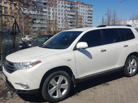 Тойота Хайлендер 2013 в Николаеве на Automoto.ua Белый Тойота Хайлендер, объемом двигателя 3.5 л и пробегом 278 тыс. км за 18000 $, фото 1 на Automoto.ua
