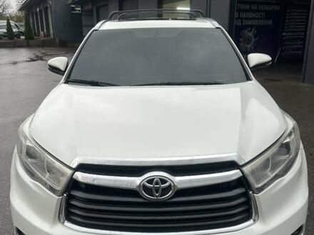 Тойота Хайлендер 2014 у Харкові на Automoto.ua Білий Тойота Хайлендер, об'ємом двигуна 3.55 л та пробігом 190 тис. км за 24300 $, фото 1 на Automoto.ua