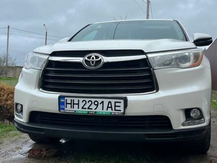 Белый Тойота Хайлендер, объемом двигателя 3.5 л и пробегом 392 тыс. км за 19500 $, фото 1 на Automoto.ua