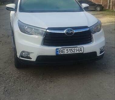 Белый Тойота Хайлендер, объемом двигателя 3.5 л и пробегом 137 тыс. км за 26800 $, фото 1 на Automoto.ua