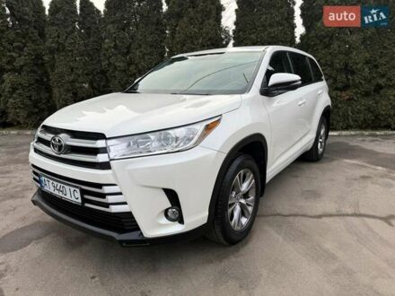 Белый Тойота Хайлендер, объемом двигателя 3.46 л и пробегом 199 тыс. км за 20450 $, фото 1 на Automoto.ua