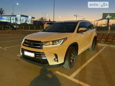Белый Тойота Хайлендер, объемом двигателя 3.5 л и пробегом 140 тыс. км за 26000 $, фото 1 на Automoto.ua