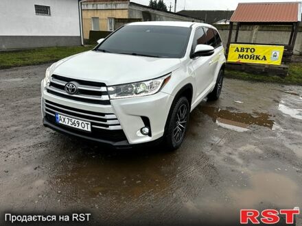 Белый Тойота Хайлендер, объемом двигателя 2.7 л и пробегом 113 тыс. км за 27500 $, фото 1 на Automoto.ua