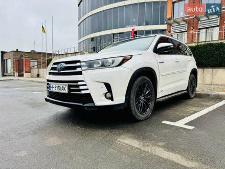 Белый Тойота Хайлендер, объемом двигателя 3.46 л и пробегом 104 тыс. км за 30000 $, фото 1 на Automoto.ua