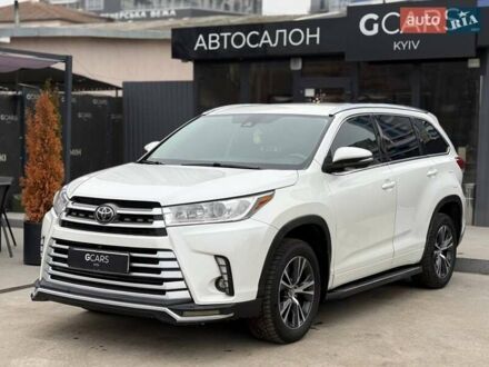 Белый Тойота Хайлендер, объемом двигателя 3.46 л и пробегом 138 тыс. км за 21999 $, фото 1 на Automoto.ua