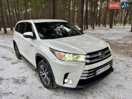 Тойота Хайлендер 2017 в Лебедине на Automoto.ua Белый Тойота Хайлендер, объемом двигателя 3.46 л и пробегом 104 тыс. км за 26500 $, фото 1 на Automoto.ua