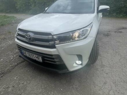 Тойота Хайлендер 2018 в Кривом Роге на Automoto.ua Белый Тойота Хайлендер, объемом двигателя 3.46 л и пробегом 100 тыс. км за 35000 $, фото 1 на Automoto.ua