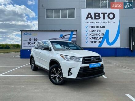 Тойота Хайлендер 2018 у Києві на Automoto.ua Білий Тойота Хайлендер, об'ємом двигуна 3.46 л та пробігом 49 тис. км за 27900 $, фото 1 на Automoto.ua