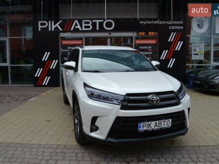 Белый Тойота Хайлендер, объемом двигателя 3.5 л и пробегом 96 тыс. км за 25900 $, фото 1 на Automoto.ua