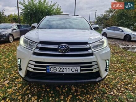 Тойота Хайлендер 2018 в Бахмаче на Automoto.ua Белый Тойота Хайлендер, объемом двигателя 3.46 л и пробегом 132 тыс. км за 28999 $, фото 1 на Automoto.ua
