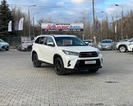 Белый Тойота Хайлендер, объемом двигателя 3.5 л и пробегом 125 тыс. км за 33600 $, фото 1 на Automoto.ua